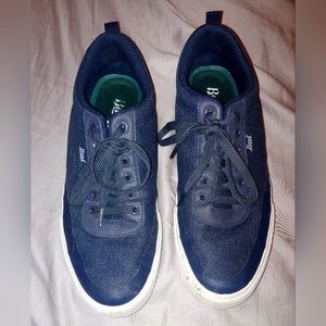 Men's size 10.5 Bass & Co. Navy blue sneakers.